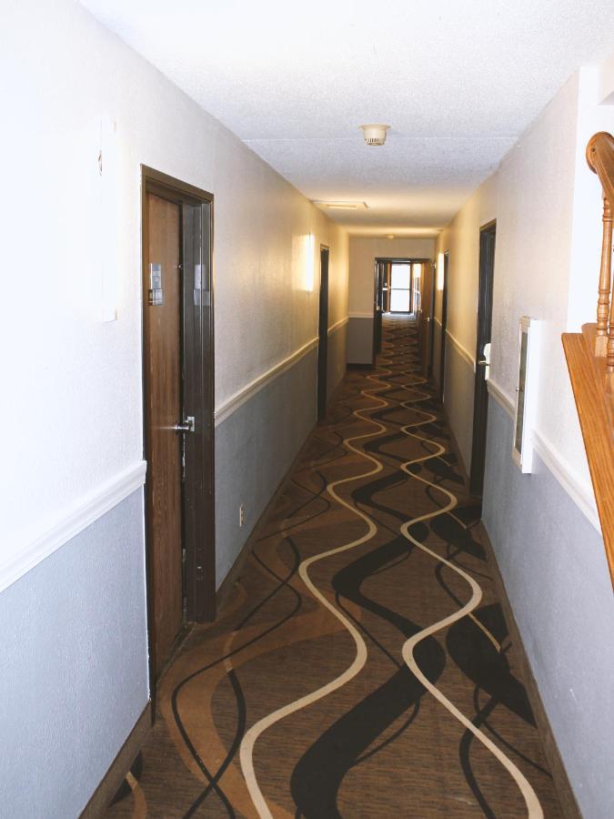 Coratel Inn & Suites By Jasper Hastings Bagian luar foto