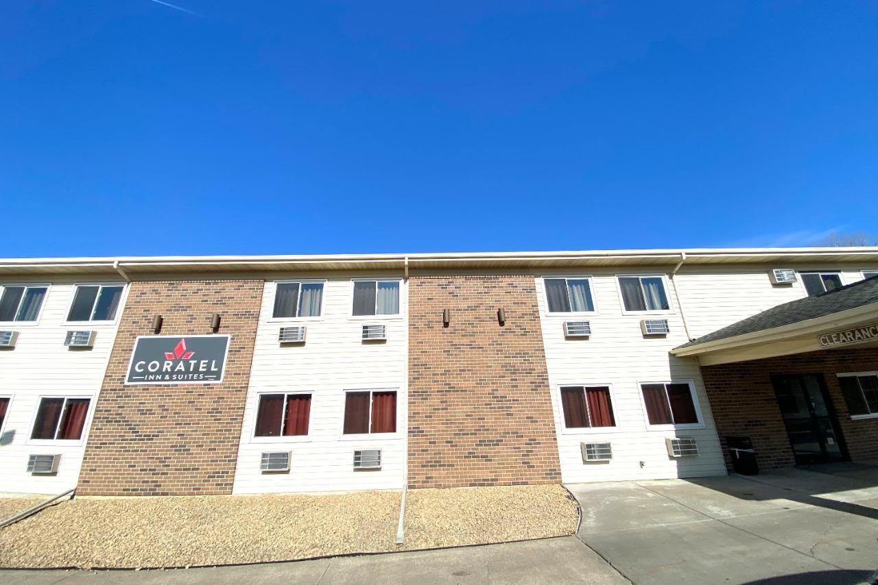 Coratel Inn & Suites By Jasper Hastings Bagian luar foto