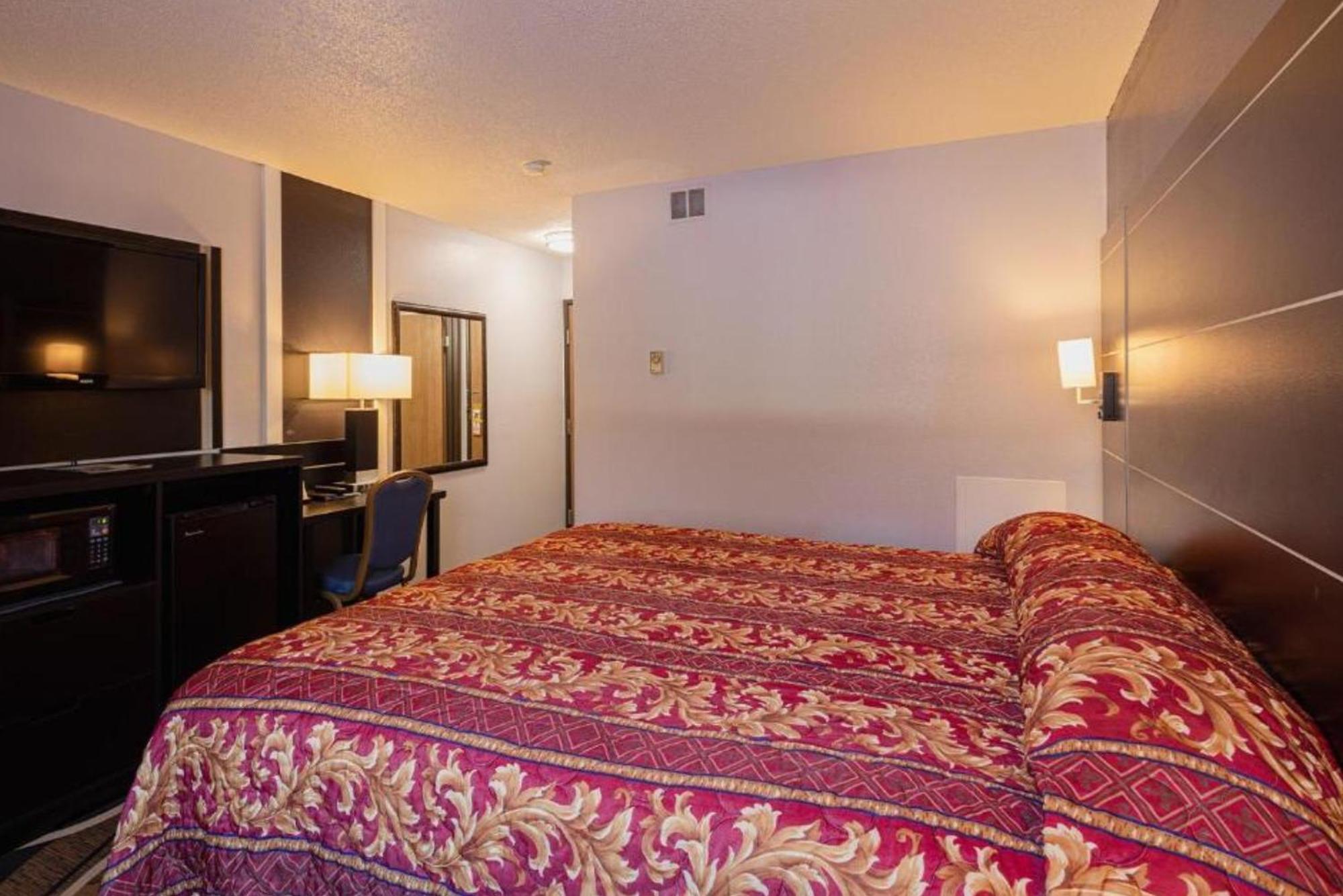 Coratel Inn & Suites By Jasper Hastings Bagian luar foto