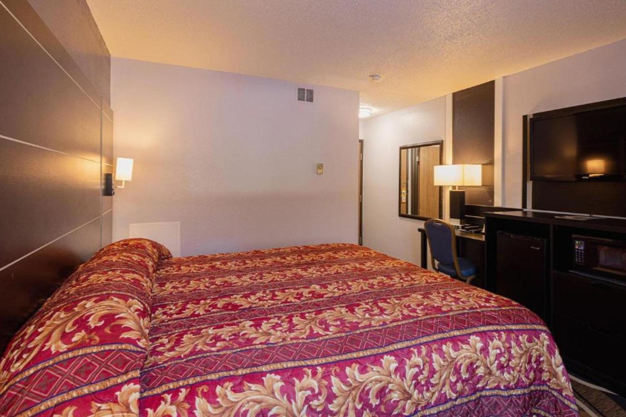 Coratel Inn & Suites By Jasper Hastings Bagian luar foto