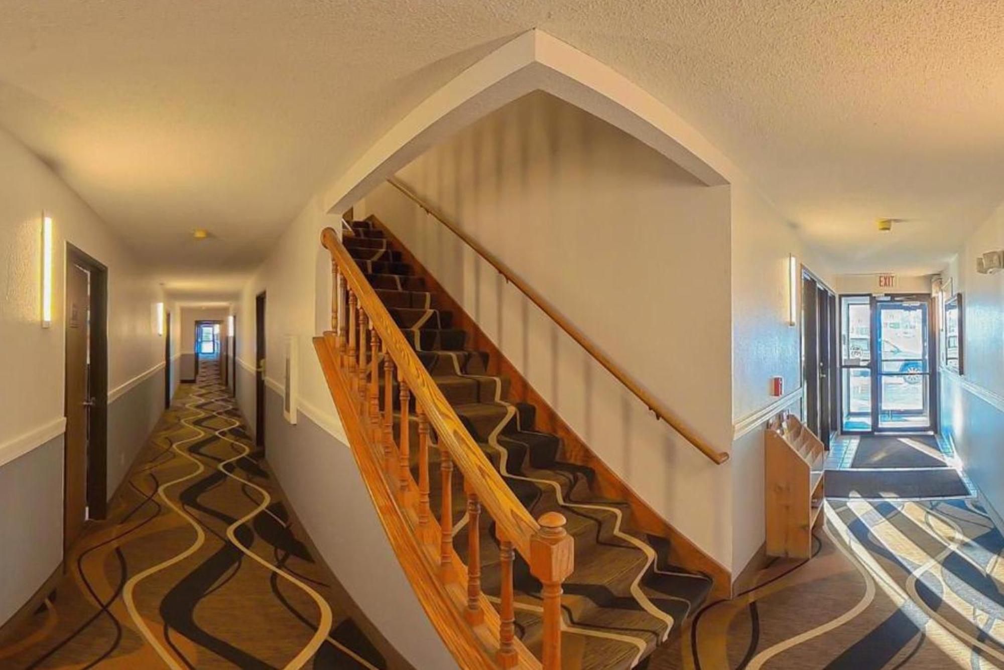Coratel Inn & Suites By Jasper Hastings Bagian luar foto