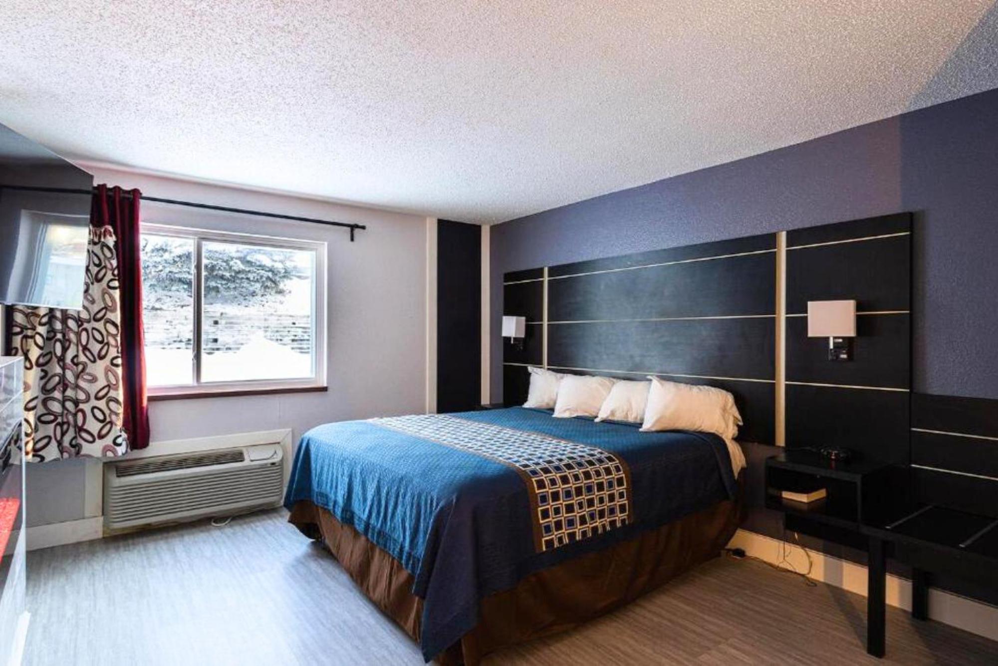 Coratel Inn & Suites By Jasper Hastings Bagian luar foto